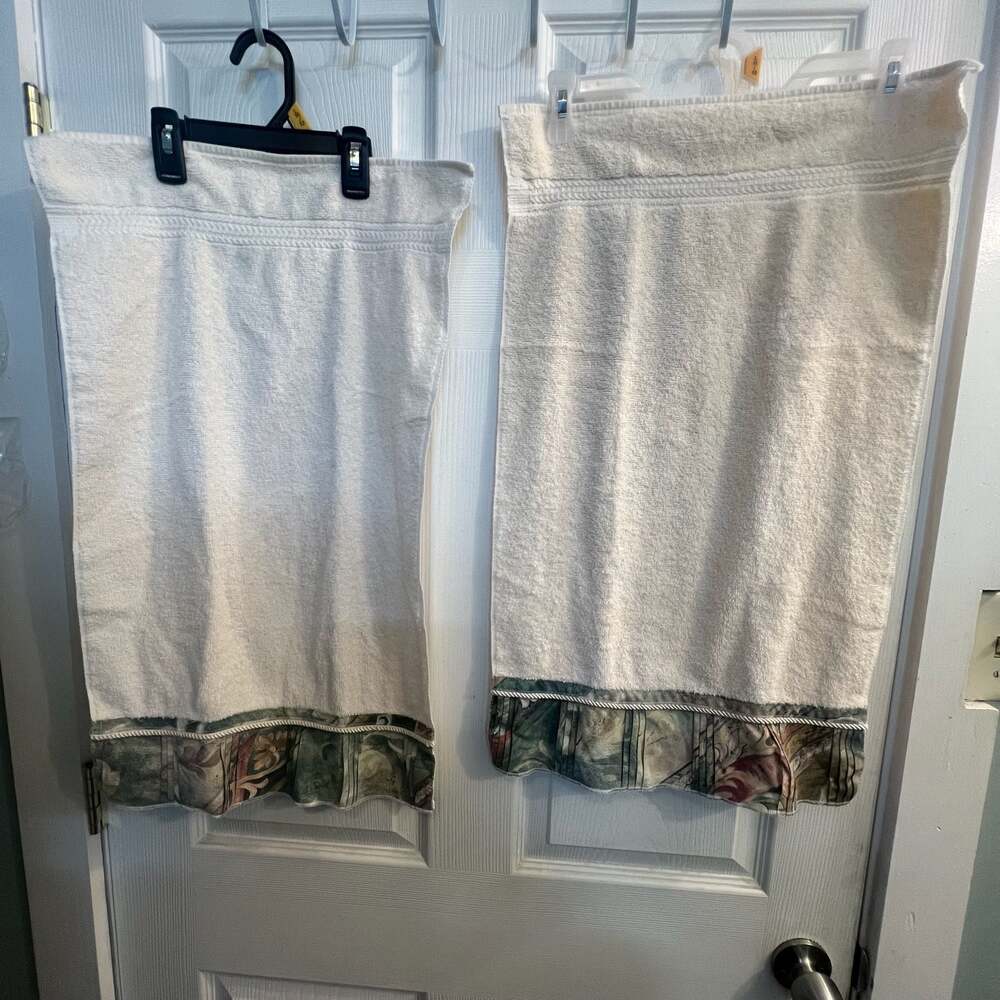 Vintage JCPenney Home Collection Hand Towels Set of 2 Cream w Floral Ruffle Trim